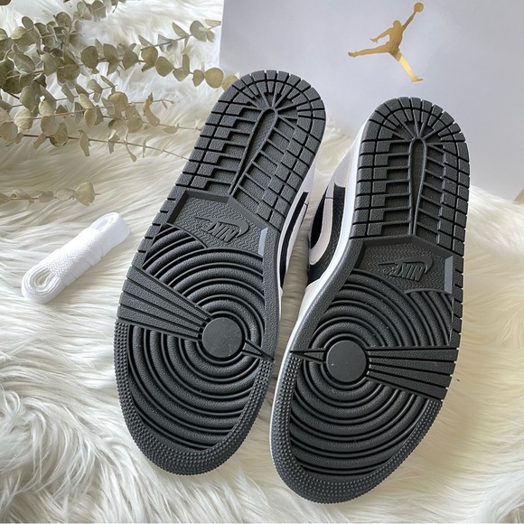 Jordan 1 Low SE Homage Split White Black PRICE FIRM - Picture 9 of 13